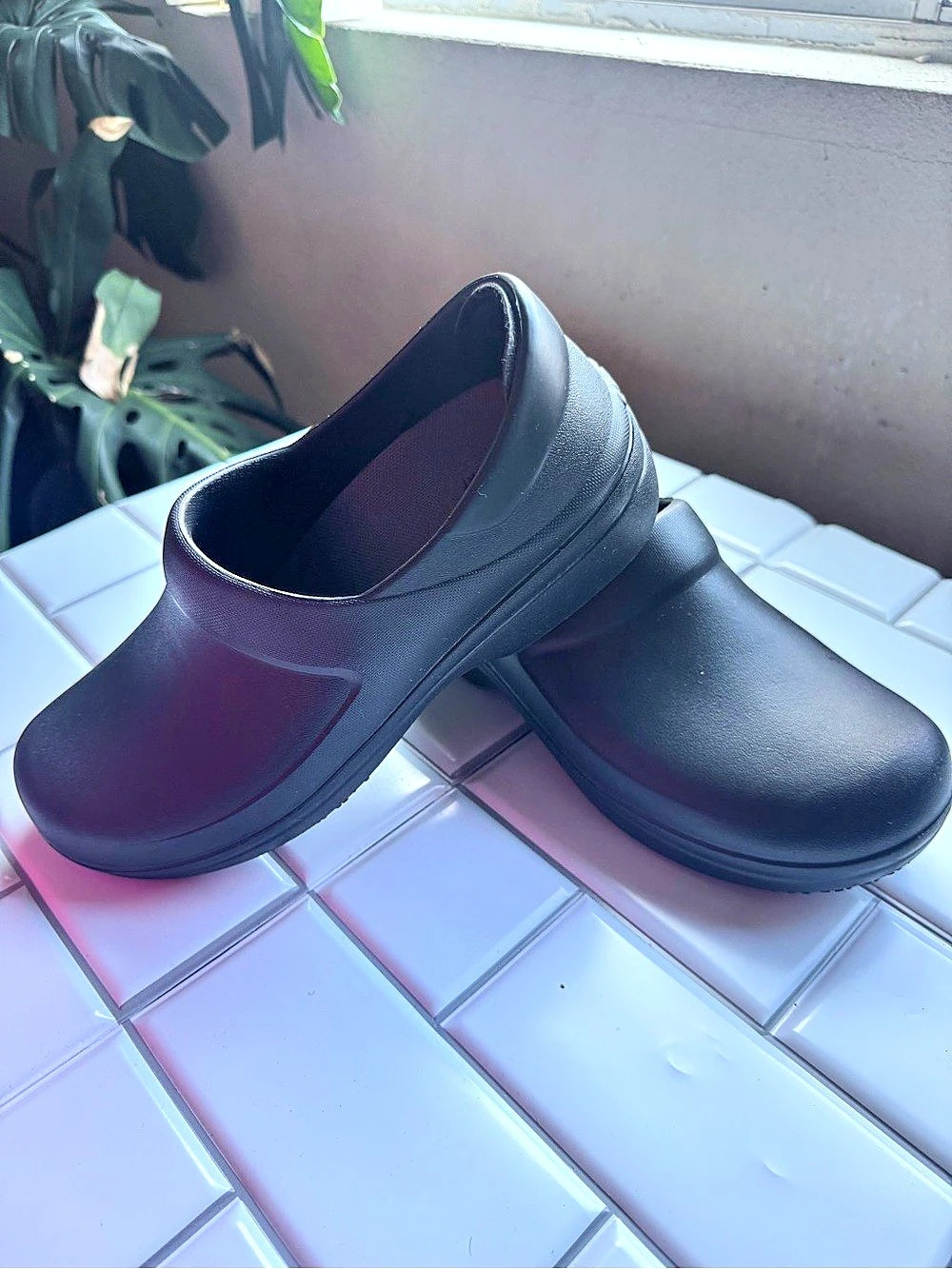 Crocs Neria Pro II Work Clogs – Black – Women’s Size 9
